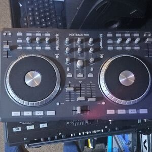 Numark Mixtrack Pro DJ Controller
